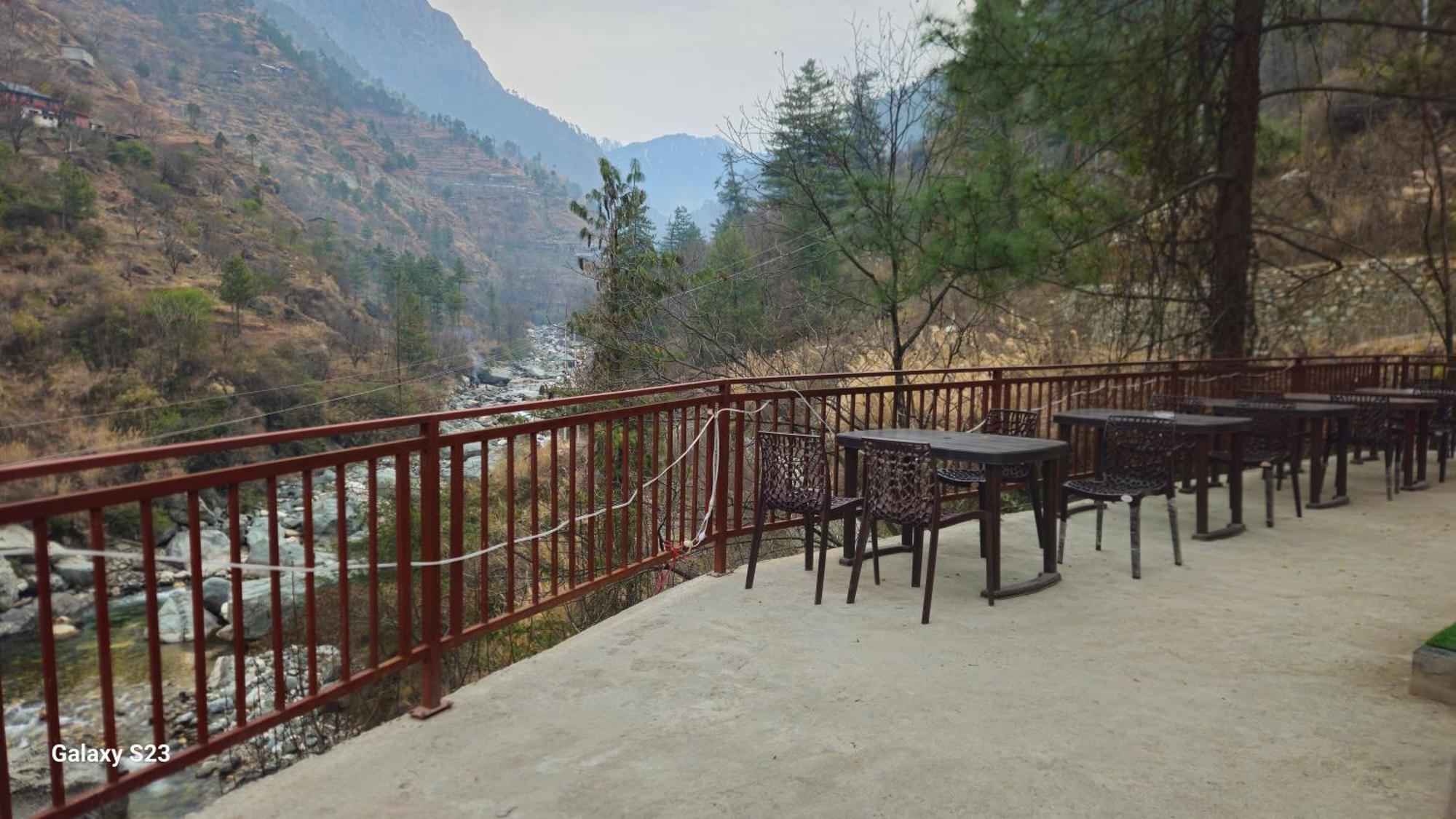 Banjār The Fiza Retreat Tirthan מראה חיצוני תמונה